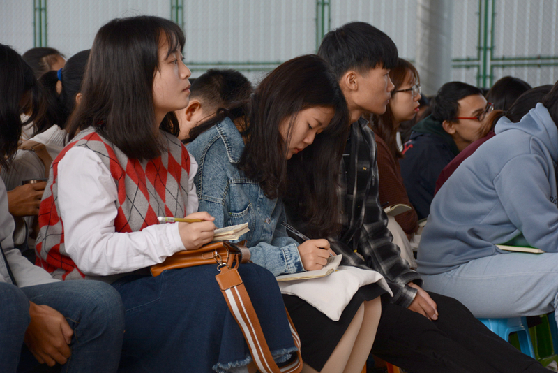 1539674865322062269.jpg 萌新人认真聆听.jpg